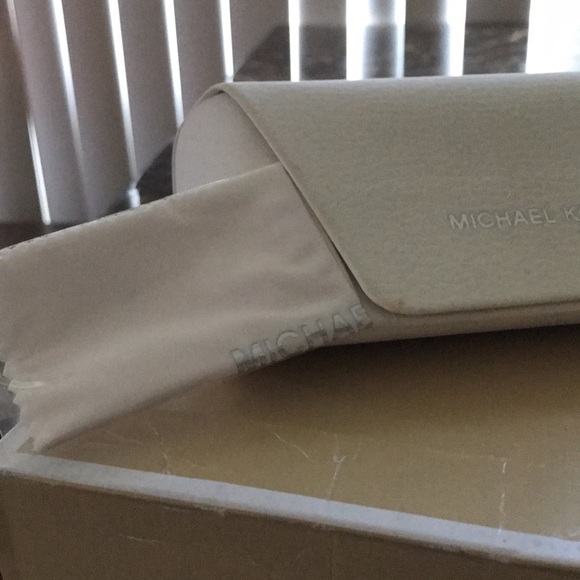 Vintage 90’s Michael Kors aviator sunglasses with original case - Picture 6 of 16